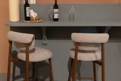 Chaise de bar en tissu beige et métal marron 65cm Léo - The Cool Republic
