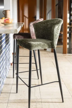 Chaise de bar en velours vert et acier noir Georgia - Dutchbone