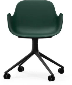 Chaise de bureau à roulettes avec accoudoirs en pp verte et noire Swivel 4W vert - Normann Copenhagen