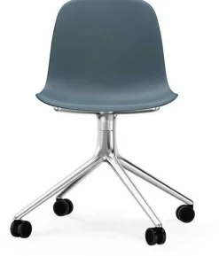 Chaise de bureau à roulettes en polypropylène bleue Swivel 4W bleu - Normann Copenhagen