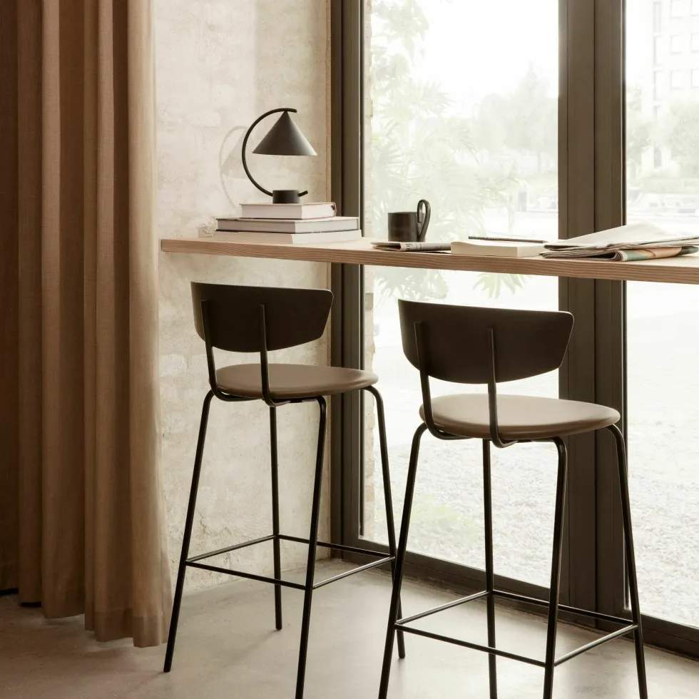 Chaise de comptoir en chêne huilé blanc Herman - Ferm Living