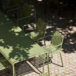 Chaise de jardin avec accoudoir en métal anthracite Palissade - HAY