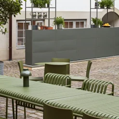 Chaise de jardin avec accoudoir en métal anthracite Palissade - HAY