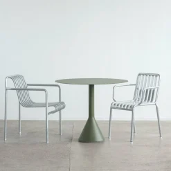 Chaise de jardin avec accoudoir en métal gris galvanisé Palissade - HAY