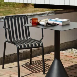 Chaise de jardin avec accoudoir en métal gris Palissade - HAY