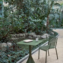 Chaise de jardin avec accoudoir en métal gris Palissade - HAY