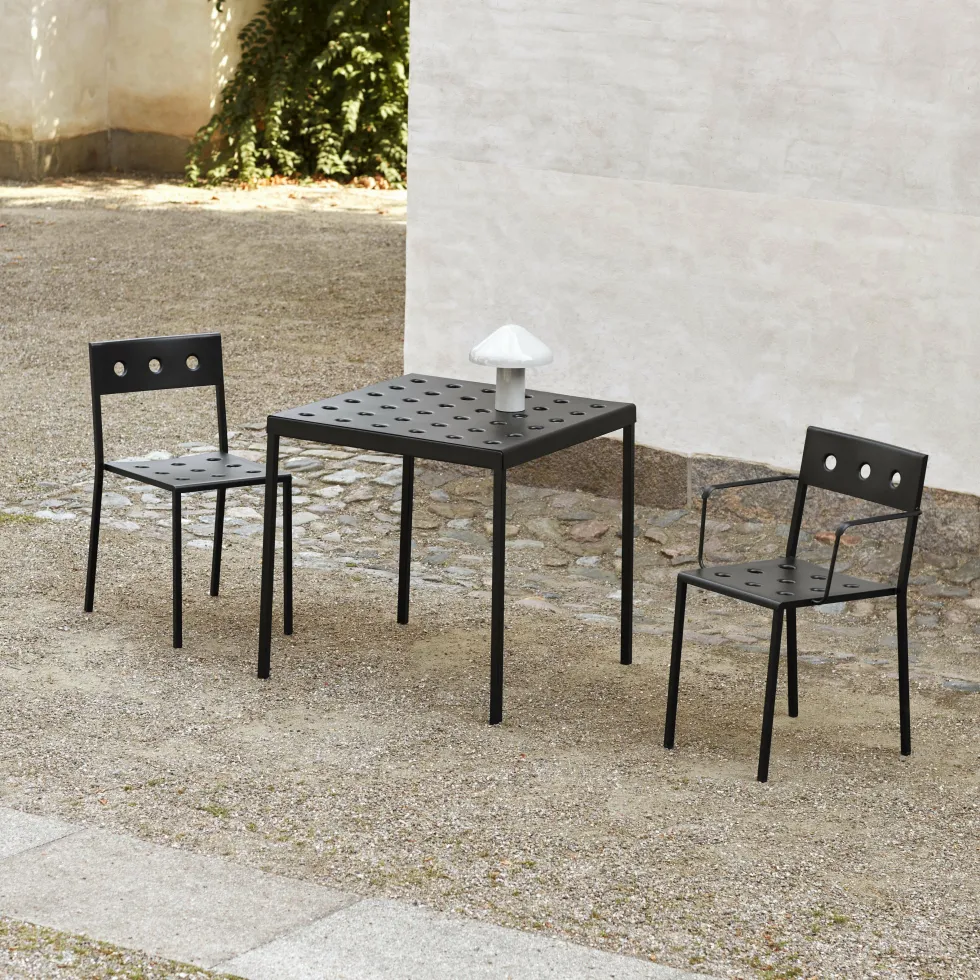 Chaise de jardin avec accoudoirs en acier anthracite Balcony - HAY
