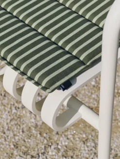 Chaise de jardin avec accoudoirs en acier blanc crème 54x65x80cm Palissade - HAY