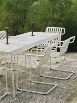 Chaise de jardin avec accoudoirs en acier blanc crème 54x65x80cm Palissade - HAY