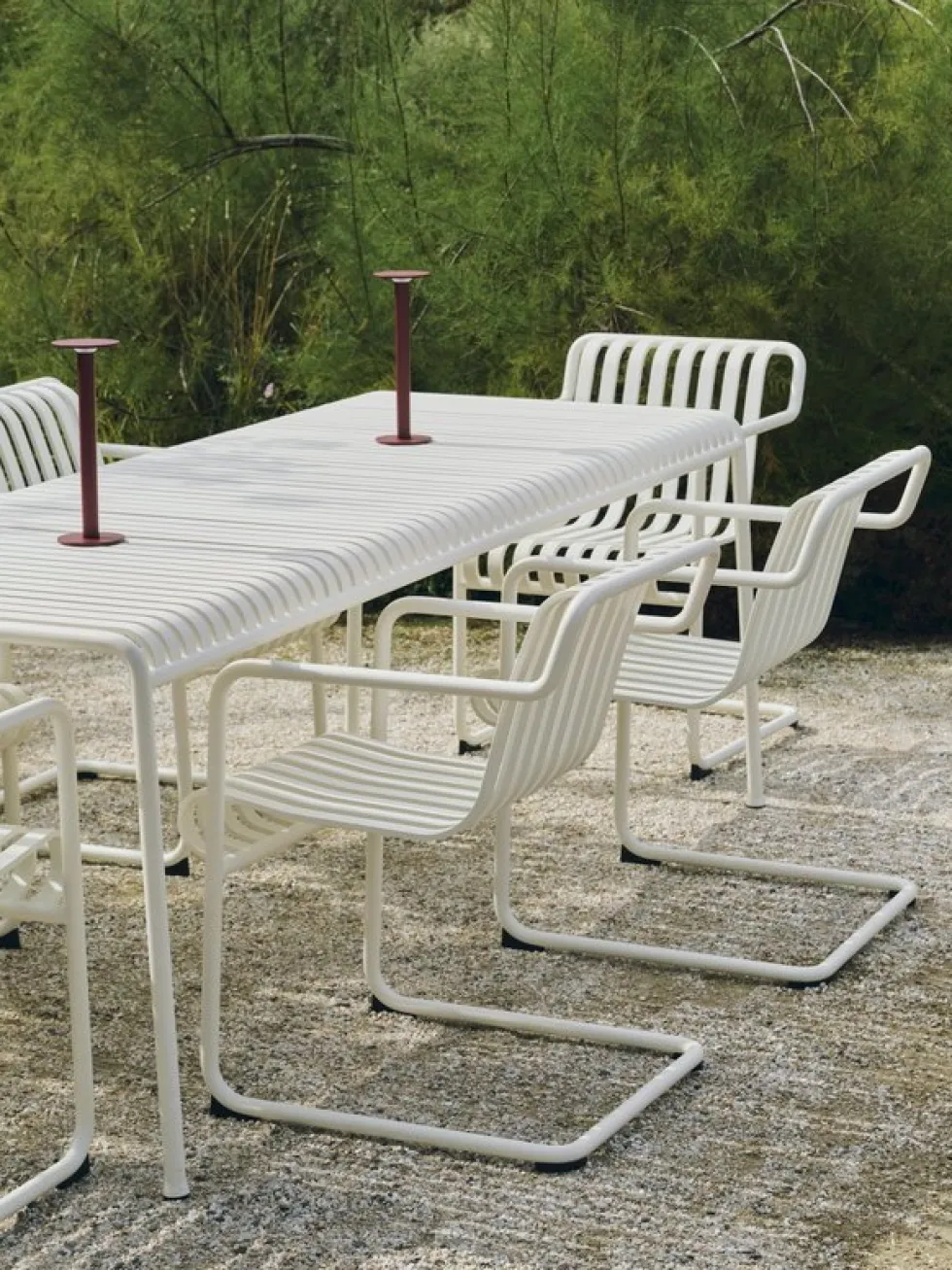 Chaise de jardin avec accoudoirs en acier blanc crème 54x65x80cm Palissade - HAY