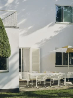 Chaise de jardin avec accoudoirs en acier blanc crème 54x65x80cm Palissade - HAY