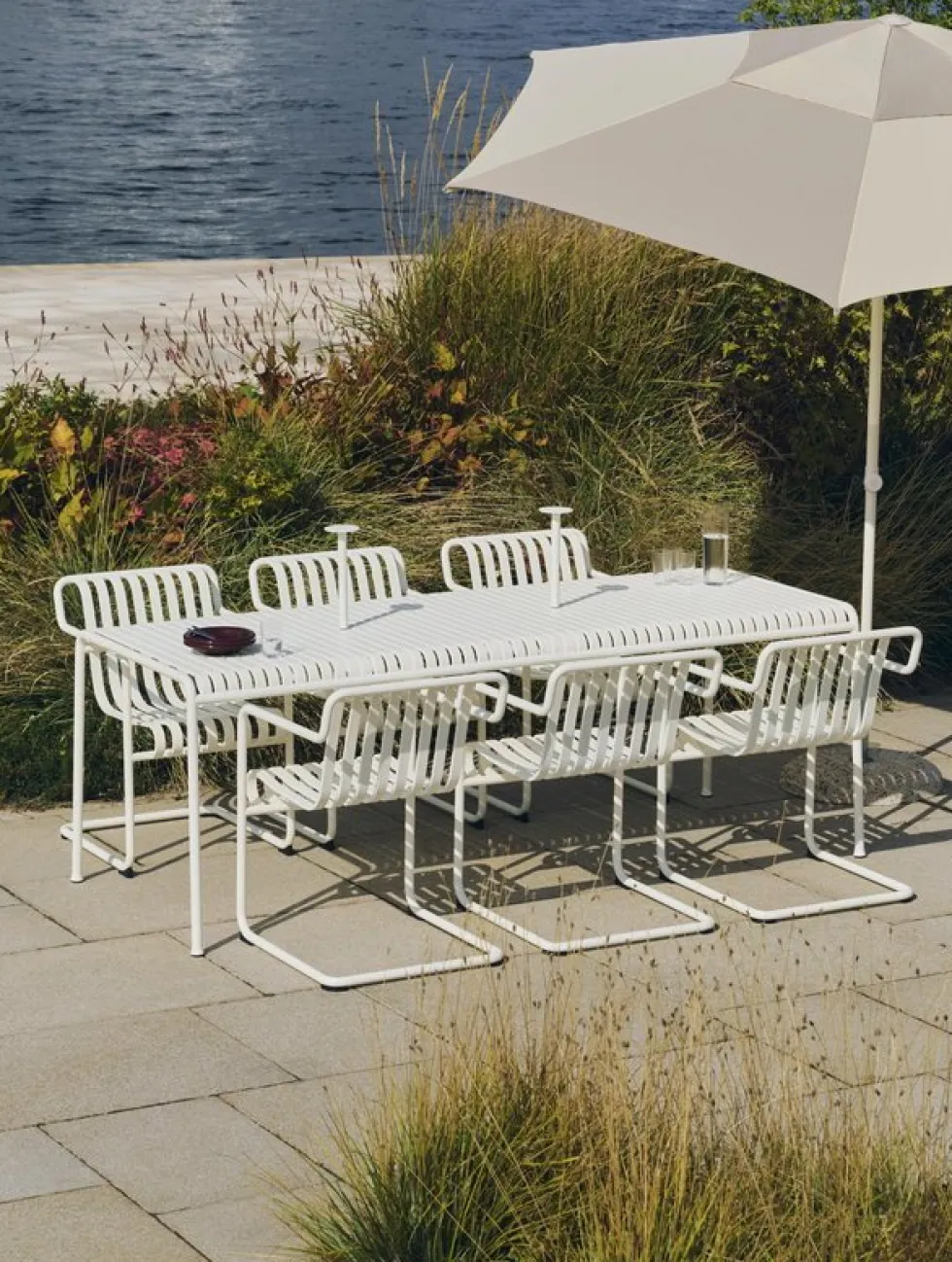Chaise de jardin avec accoudoirs en acier blanc crème 54x65x80cm Palissade - HAY