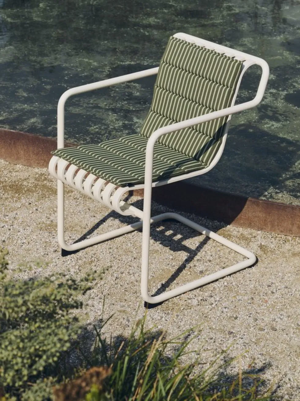 Chaise de jardin avec accoudoirs en acier blanc crème 54x65x80cm Palissade - HAY