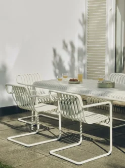 Chaise de jardin avec accoudoirs en acier blanc crème 54x65x80cm Palissade - HAY
