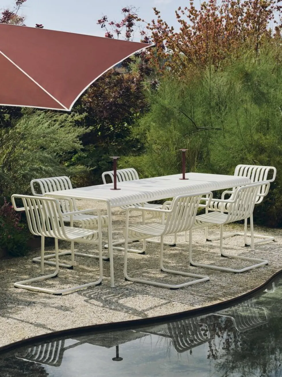Chaise de jardin avec accoudoirs en acier blanc crème 54x65x80cm Palissade - HAY