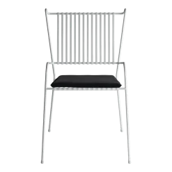 Chaise de jardin avec accoudoirs en acier blanc et coussin noir Capri - Cools Collection