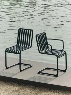 Chaise de jardin avec accoudoirs en acier gris anthracite Palissade - HAY