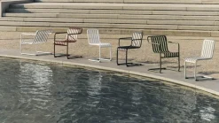 Chaise de jardin avec accoudoirs en acier gris anthracite Palissade - HAY