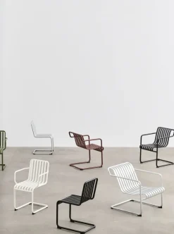 Chaise de jardin avec accoudoirs en acier gris anthracite Palissade - HAY