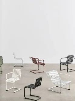 Chaise de jardin avec accoudoirs en acier gris clair Palissade - HAY