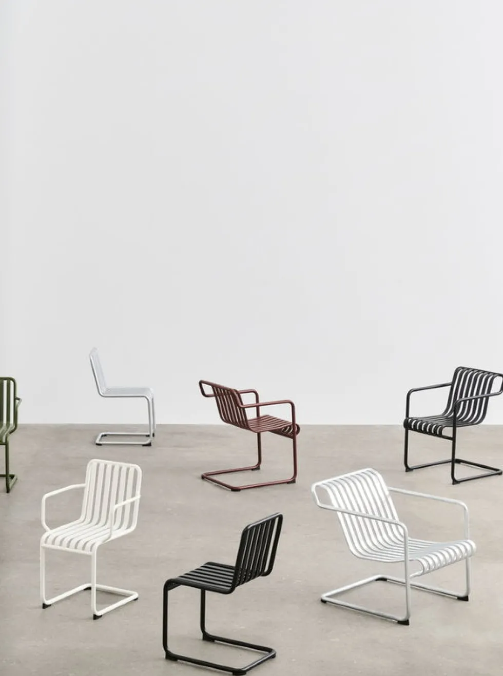 Chaise de jardin avec accoudoirs en acier gris clair Palissade - HAY