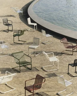 Chaise de jardin avec accoudoirs en acier gris clair Palissade - HAY