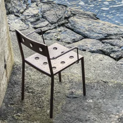 Chaise de jardin avec accoudoirs en acier rouge Balcony - HAY