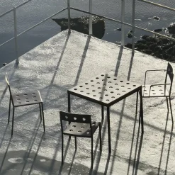 Chaise de jardin avec accoudoirs en acier rouge Balcony - HAY
