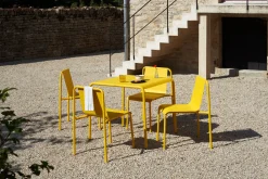 Chaise de jardin avec accoudoirs en acier thermolaqué jaune soleil Panorama - TIPTOE