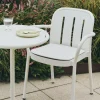 Chaise de jardin avec accoudoirs en métal blanc crème Deville - HAY