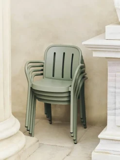 Chaise de jardin avec accoudoirs en métal vert Deville - HAY