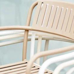 Chaise de jardin avec accoudoirs à lames en acier inoxydable blanc pur Patio - Tolix