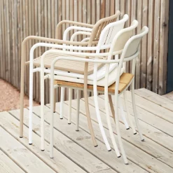 Chaise de jardin avec accoudoirs à lames en acier inoxydable blanc pur Patio - Tolix