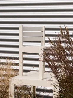Chaise de jardin en acier beige et coussins beige sable Haus - Hübsch