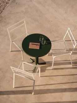 Chaise de jardin en acier beige Oto - noo.ma