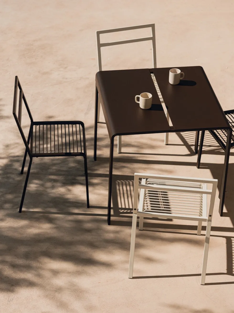 Chaise de jardin en acier brun cacao Oto - noo.ma