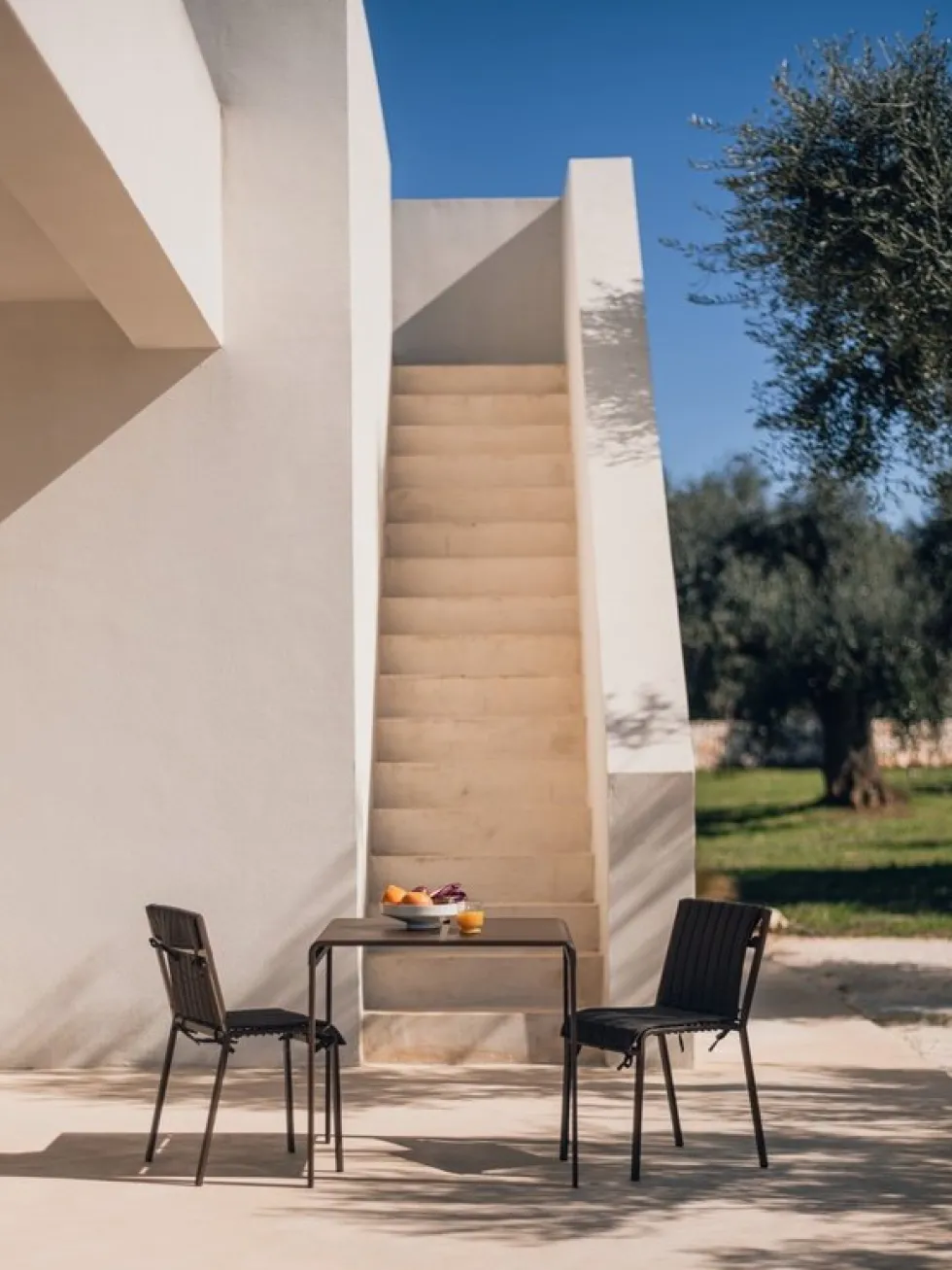 Chaise de jardin en acier brun cacao Oto - noo.ma