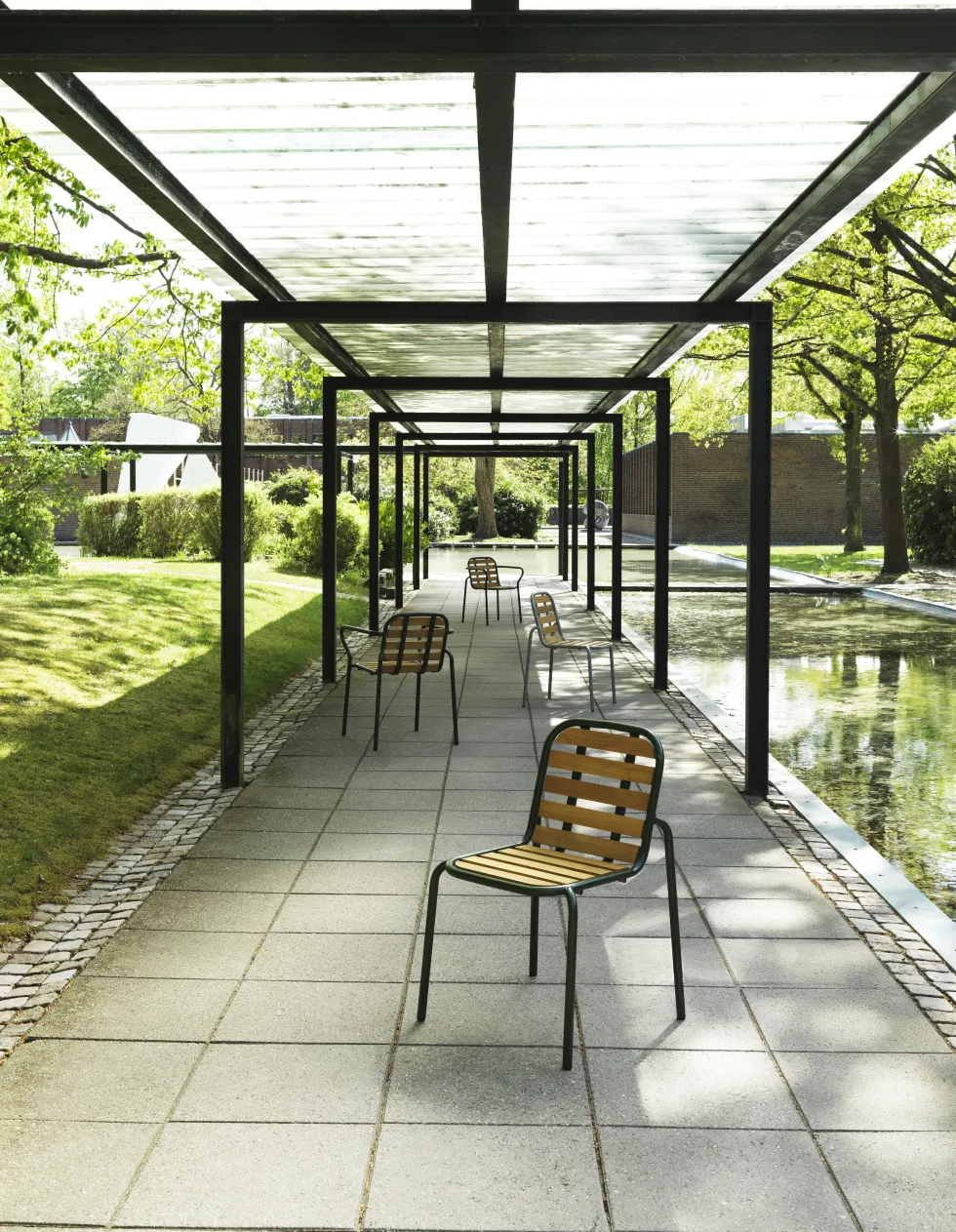 Chaise de jardin en acier et bois noir Vig Robinia - Normann Copenhagen