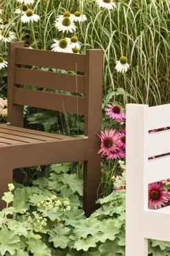 Chaise de jardin en acier marron et coussins bleu foncé Haus - Hübsch