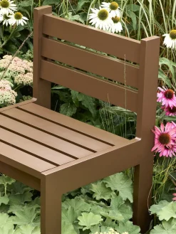 Chaise de jardin en acier marron et coussins bleu foncé Haus - Hübsch