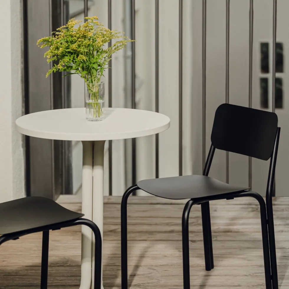 Chaise de jardin en acier noir volcanique 72,8cm Kei - noo.ma