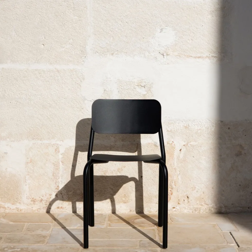 Chaise de jardin en acier noir volcanique 72,8cm Kei - noo.ma