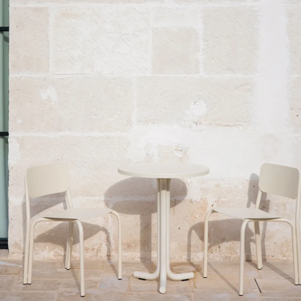Chaise de jardin en acier piazza beige 72,8cm Kei - noo.ma