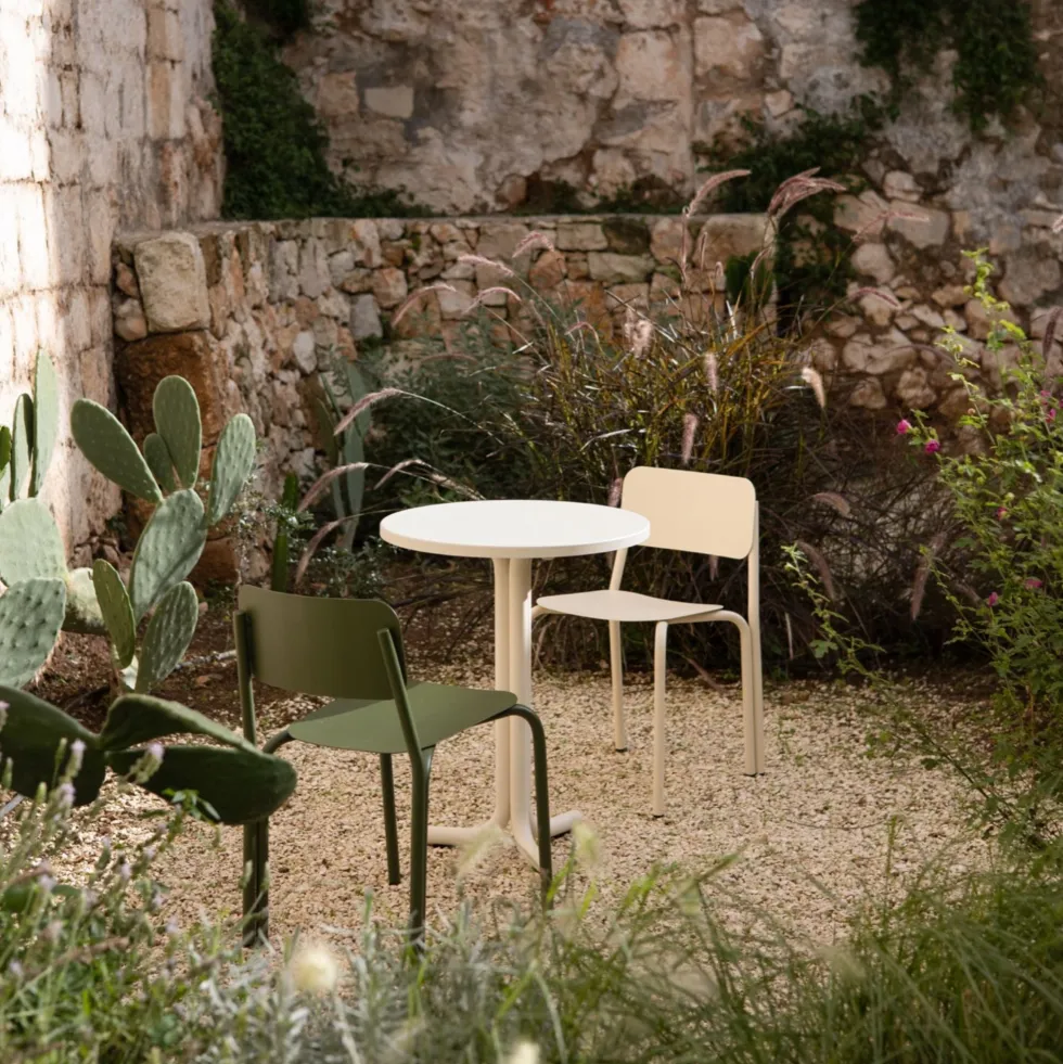 Chaise de jardin en acier piazza beige 72,8cm Kei - noo.ma