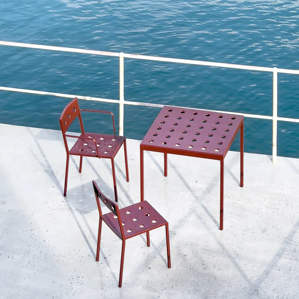 Chaise de jardin en acier rouge Balcony - HAY
