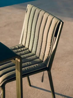 Chaise de jardin en acier vert forêt Oto - noo.ma