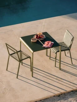 Chaise de jardin en acier vert forêt Oto - noo.ma