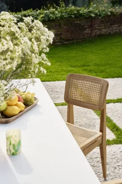 Chaise de jardin en bois de teck et cannage C-Chair - Gubi