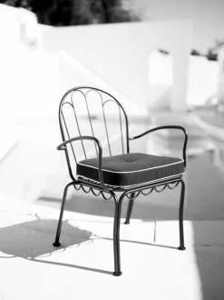Chaise de jardin en métal noir vintage et coussin en tissu vert Rivie Green The Al Fresco - Business & Pleasure