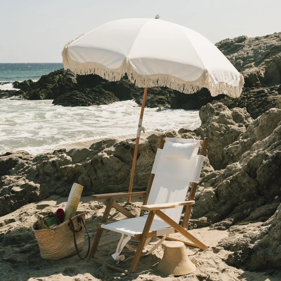 Chaise de plage pliante en tissu blanc Antique The Tommy Chair - Business & Pleasure